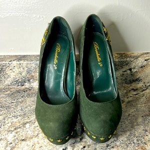 Breckelle’s high heel platform shoes for women. Size 6 1/2